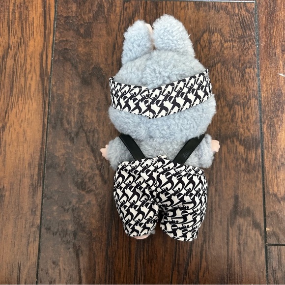 PopMart Labubu Luxury Clothes - Picture 2 of 6